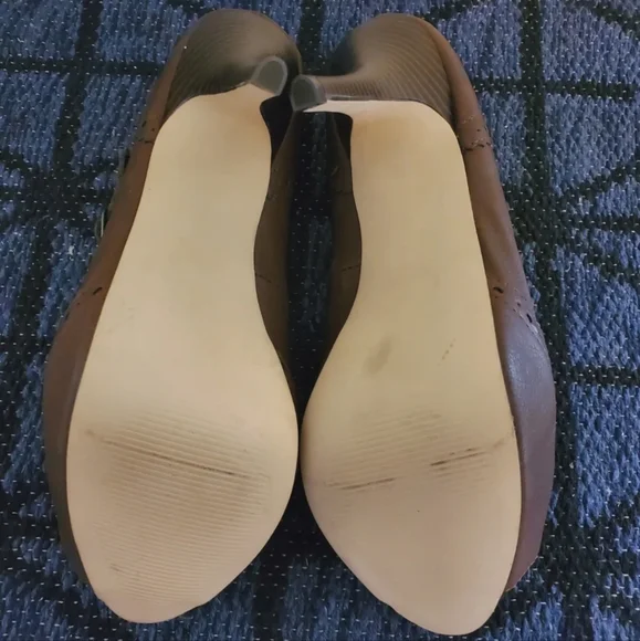 Fergalicious "enticing" Brown Peep Toe high Heel Size 9M US pump - Picture 6 of 9